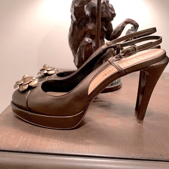 Chanel Camelia heels - Picture 7 of 17